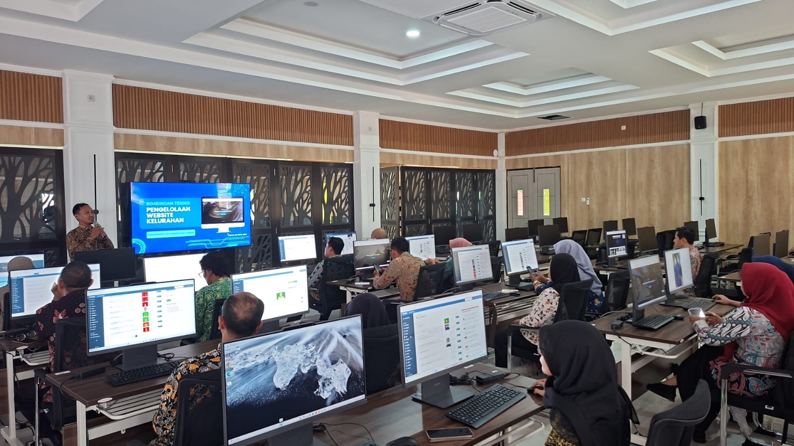 KELURAHAN DOROMUKTI BERPARTISIPASI  DALAM BIMBINGAN TEKNIS WEBSITE KELURAHAN