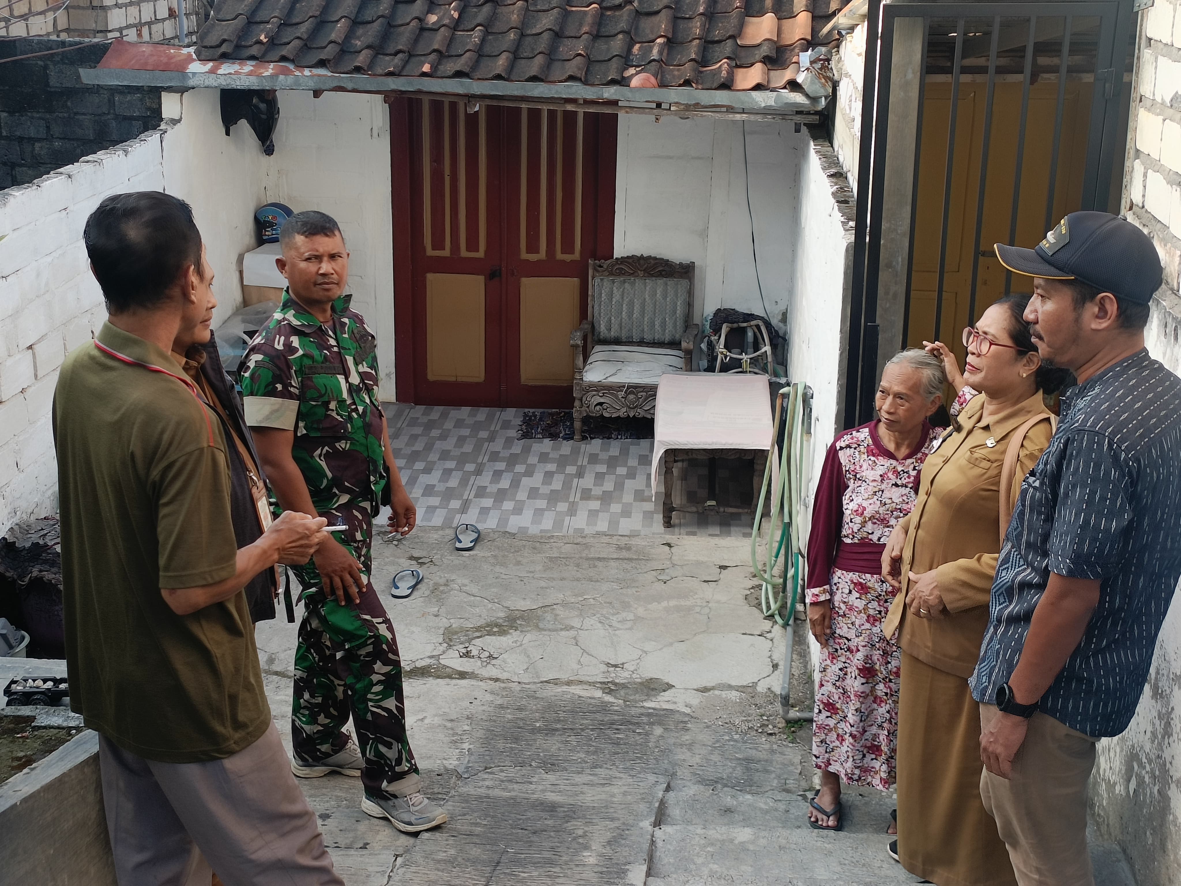 LURAH DOROMUKTI TURUN LANGSUNG SELESAIKAN PERMASALAHAN WARGA